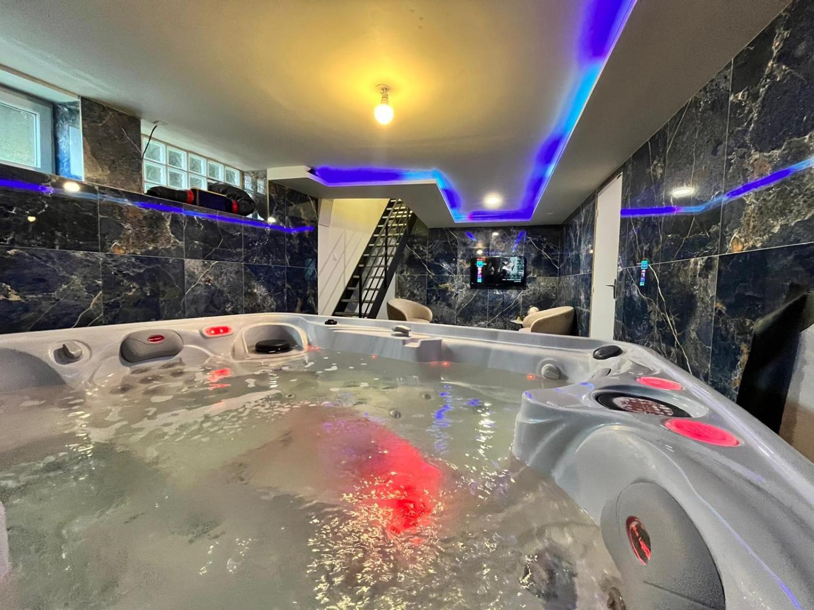 Golden Blue - Jacuzzi Apartment Руан Екстериор снимка