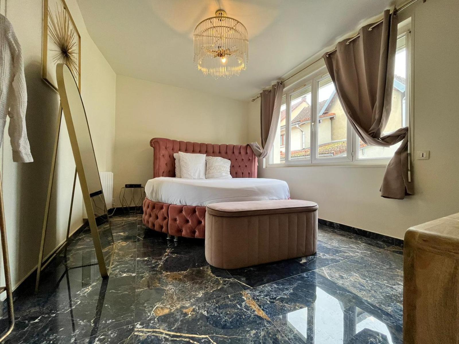 Golden Blue - Jacuzzi Apartment Руан Екстериор снимка