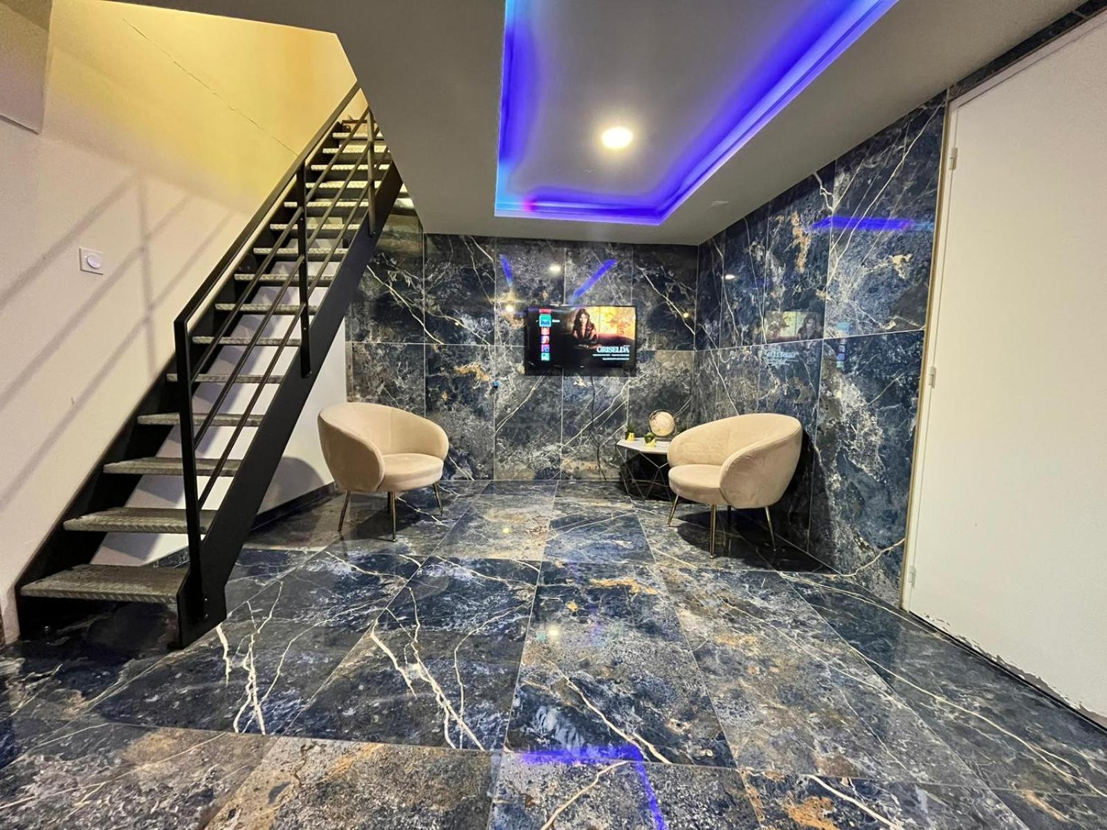 Golden Blue - Jacuzzi Apartment Руан Екстериор снимка